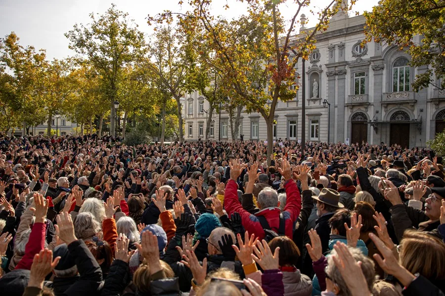 España | Centenares protestan frente al Tribunal Supremo por la condena al fiscal general