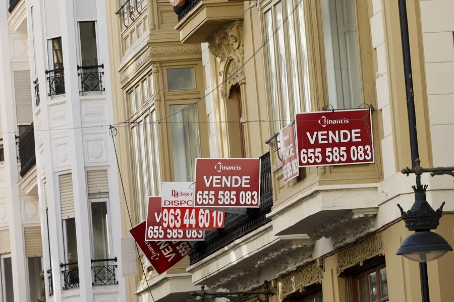 España | Los hogares españoles necesitan 7,7 años de salario para comprar una vivienda.