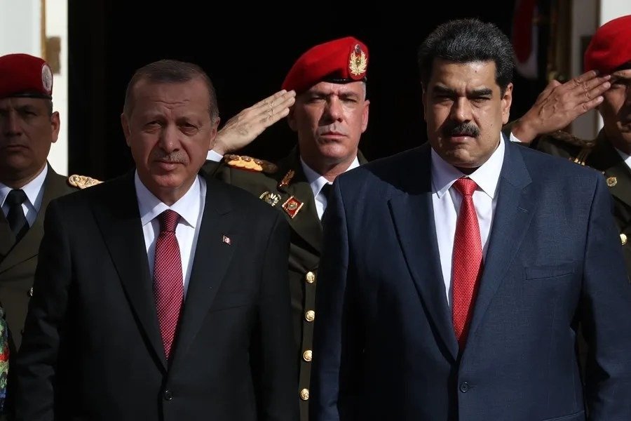 El presidente de Turquía, Recep Tayyip Erdogan (i), junto a Nicolás Maduro (d), en una fotografía de archivo. EFE/Miguel Gutiérrez