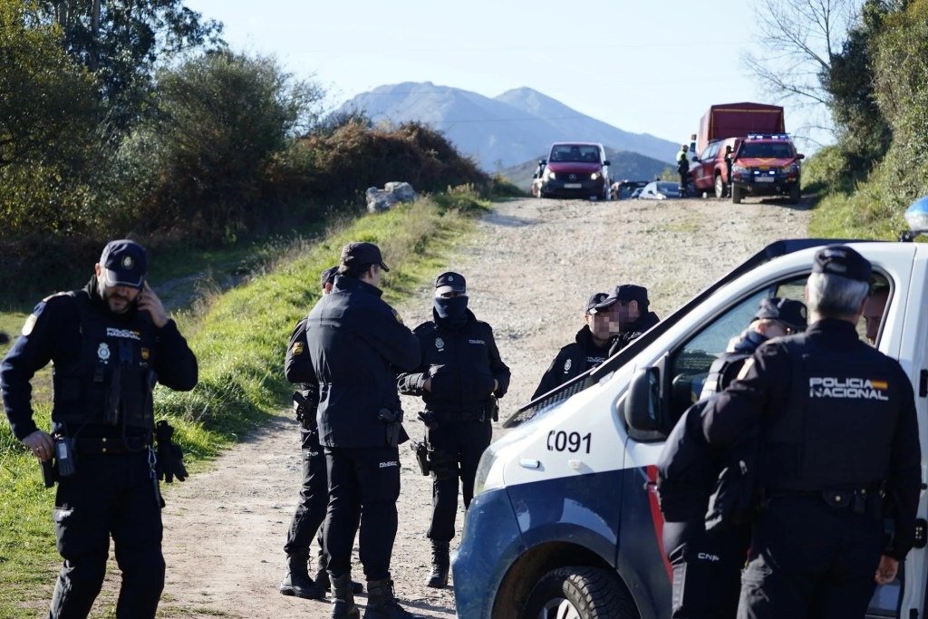 España | La búsqueda de la mujer y su bebé desaparecidos en 1987 continuará toda la noche en Asturias