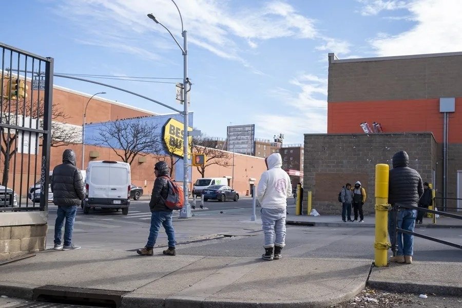 EE.UU. | Reduce a 18 meses la vigencia de los permisos laborales para migrantes