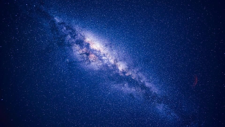 Fotografía de la Vía Láctea, tomada de noche en el desierto del Sahara.XingChao Zhang/GETTY IMAGES