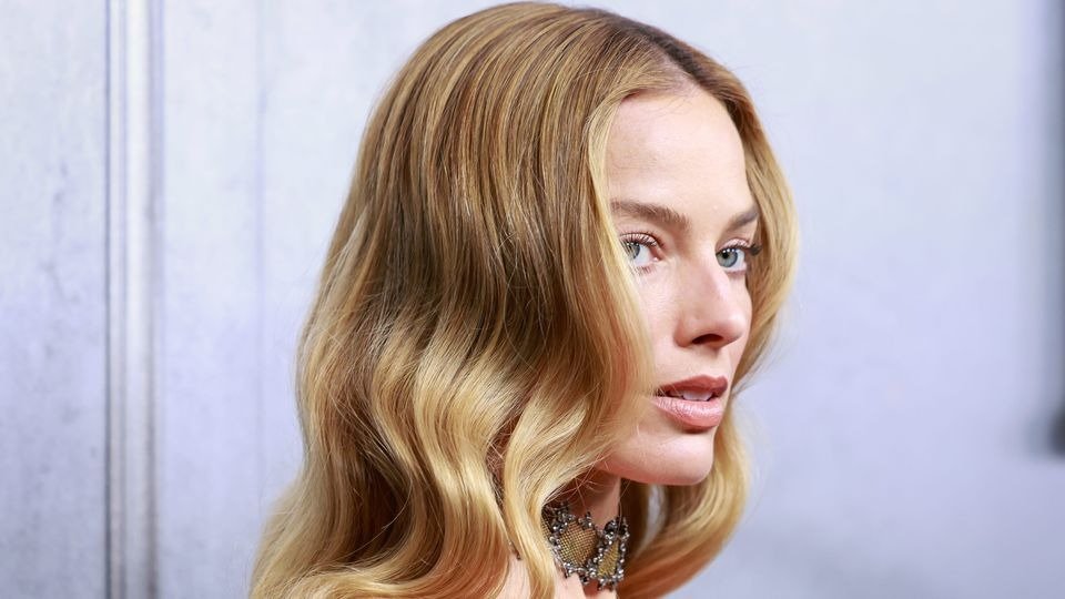 “iPhone face”: el debate estético en el cine de época