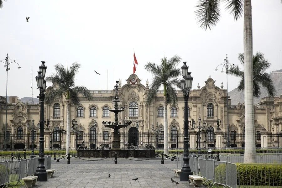 Fotografía que muestra el Palacio de Gobierno de Perú este martes, en Lima (Perú). EFE/ Paolo Aguilar