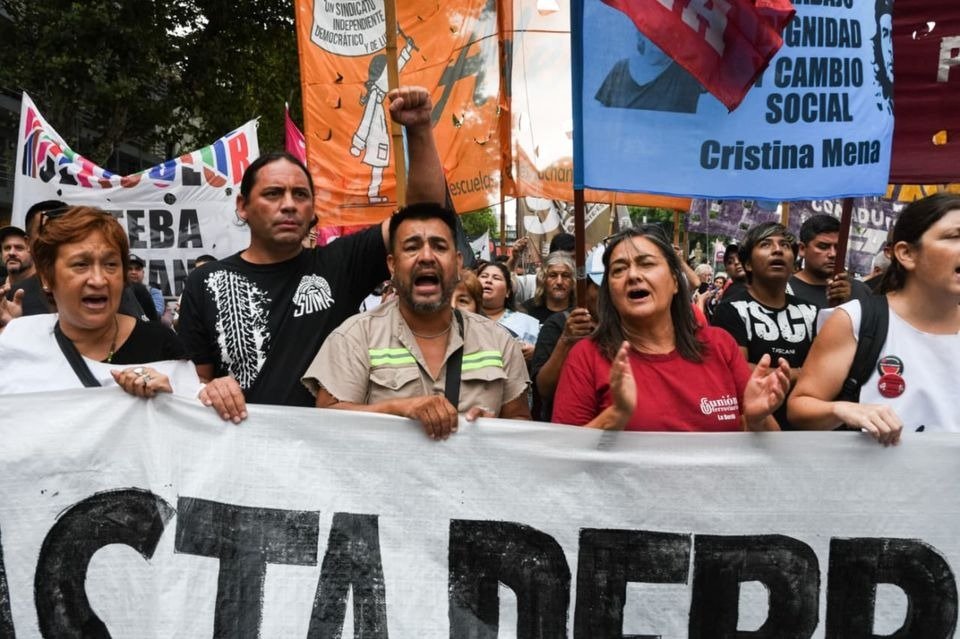 Manifestación que tuvo lugar durante la jornada de huelga general en rechazo a la nueva ley laboral impulsada por el gobierno de Javier Milei, que pretende introducir medidas controvertidas como la jornada laboral de doce horas.Sebastian Hipperdinger/Europa Press/Getty Images