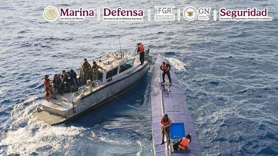 México | Marina incauta semisumergible con cuatro toneladas de cocaína